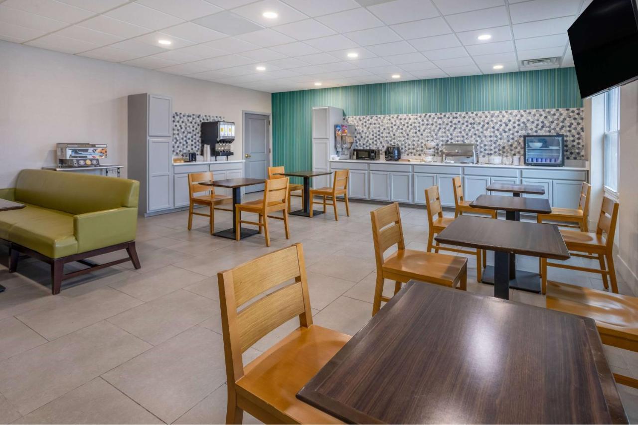 Wingate By Wyndham Waldorf - Washington Dc Area Hotel Exterior photo